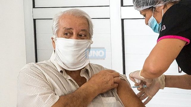 Covid-19: comenzaron a vacunar a mayores de 70 años