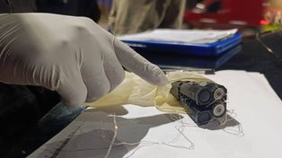 Una suboficial de policía le disparó a una mujer con una pistola Taser el domingo 28 de septiembre de 2025 durante un operativo en Ovidio Lagos al 8500.