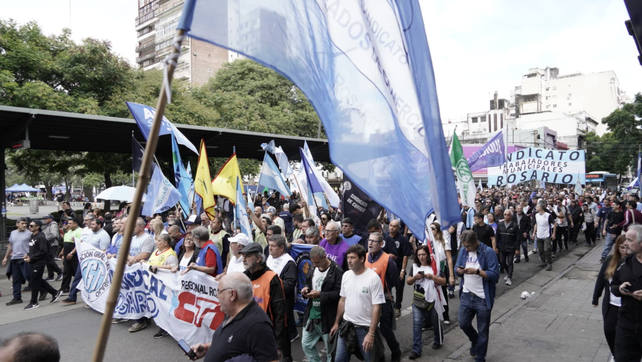 El paro general contra Javier Milei tuvo en el centro de Rosario una importante movilización.