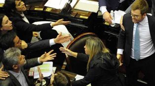 El momento en que Filmus y Massot casi se van a las piñas