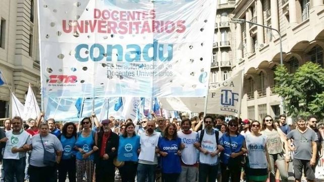 Docentes universitarios pararán toda la semana en rechazo a la suba salarial del 15%