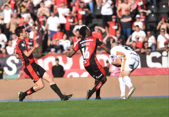 Newells fue pura impotencia y empató sin goles ante un pobrísimo Arsenal