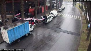 El trapo fue llevado en una combi al Coloso el sábado 24 de junio a la mañana.