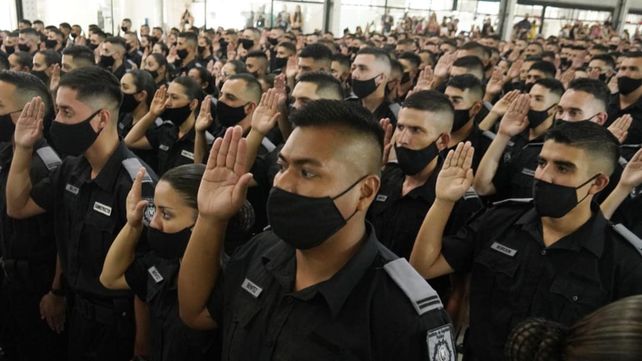 Traten bien a la gente, el pedido de Jorge Lagna a los 481 nuevos policías que egresaron en Rosario