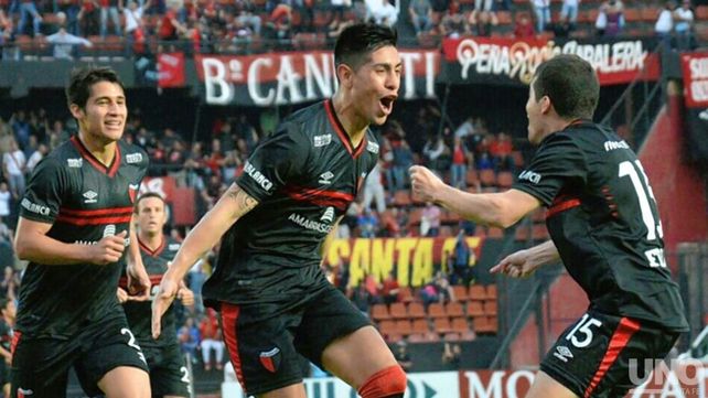 Colón va por su tercer triunfo al hilo como local ante Defensa en Primera División.