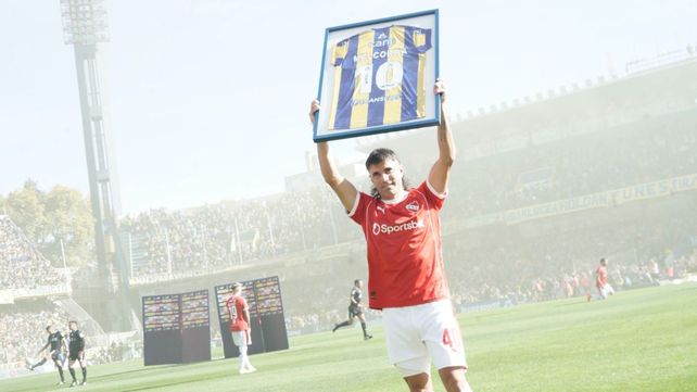 Con la 40 de Independiente, Ignacio Malcorra fue reconocido por el club y los hinchas de Central.