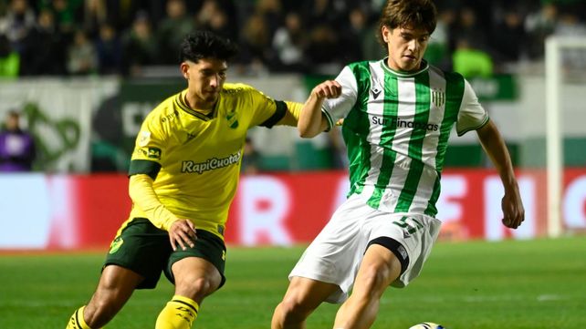 Tiziano Perrotta lleva adelante un avance de Banfield