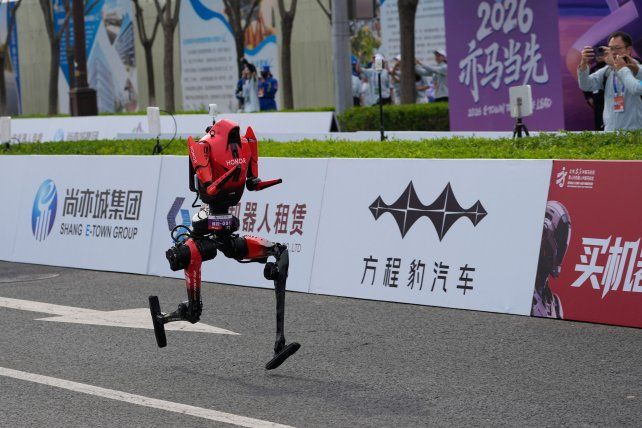En la media maratón de robots, el ganador superó el récord mundial humano
