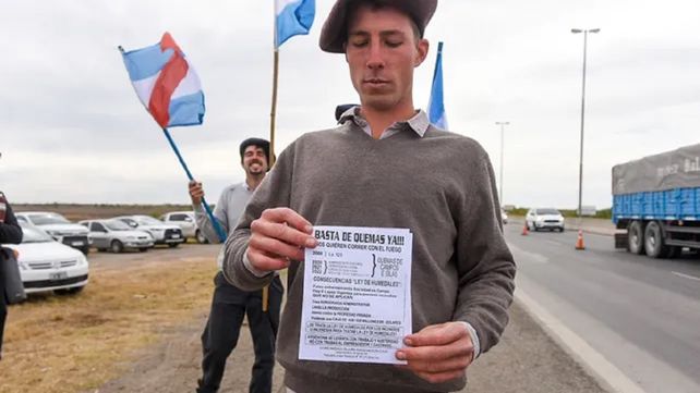 Ruralistas cortaron el puente Victoria-Rosario en rechazo a la Ley de Humedales