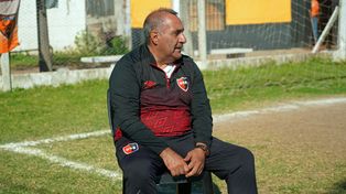 Final feliz para Julio Zamora, quien volverá a trabajar en Newells