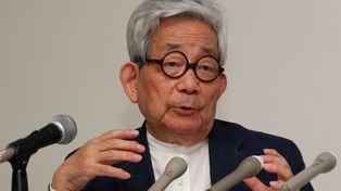 El escritor japonés Kenzaburo Oe ganó el premio Nobel de Literatura en 1994 y se hizo conocido por sus posiciones antibelicistas.&nbsp;