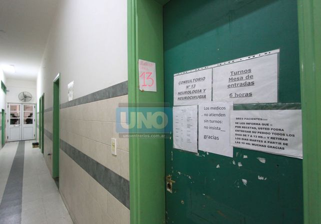 En el hospital San Martín entregan cinco turnos por día para Neurología. Foto UNO/Juan Ignacio Pereira.