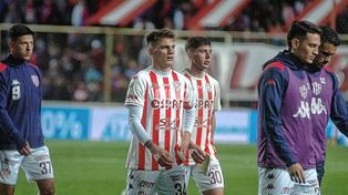 Unión perdió con Independiente y los hinchas rojiblancos estallaron en las redes sociales.
