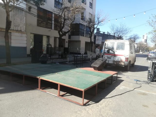 Cortes de calles y reclamos: dan clases públicas en las facultades céntricas