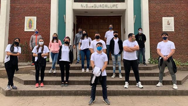 Los curas de los barrios realizan una gran labor social