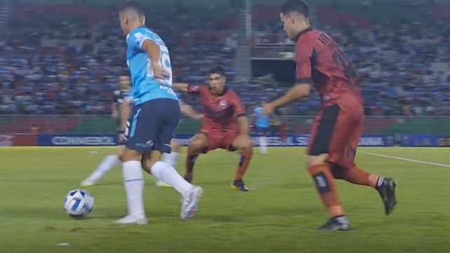 Newells se hizo fuerte ante Blooming ganó 3 a 2 y pasó de fase