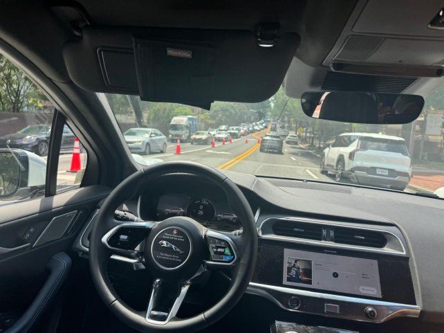 Volver al futuro. El taxi robot se mueve como pez en el agua por las calles de Atlanta