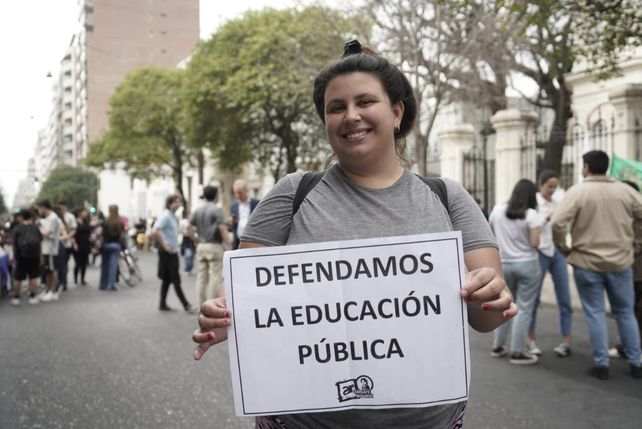 Estudiantes salieron a la calle para pedir que se concrete la expropiación del edificio.&nbsp;