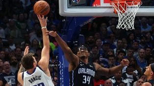 El astro esloveno Luka Doncic, compañero de Campazzo en el Real Madrid, aportó 44 tantos para el triunfo de los Mavericks.&nbsp;