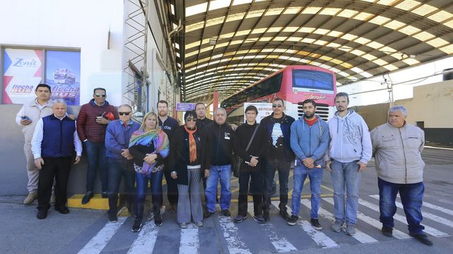 Frente a Flecha Bus protestaron por el despido de 37 trabajadores