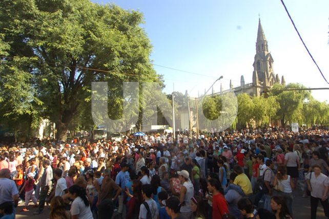 Cientos de santafesinos participan de la fiesta de la Virgen de Guadalupe