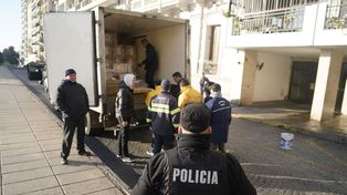 Este sábado a la mañana comenzó la distribución de las urnas en los locales de votación de las Paso en Rosario.&nbsp;
