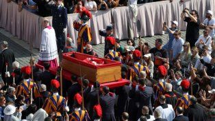 El cuerpo del papa Francisco en la Basílica de San Pedro