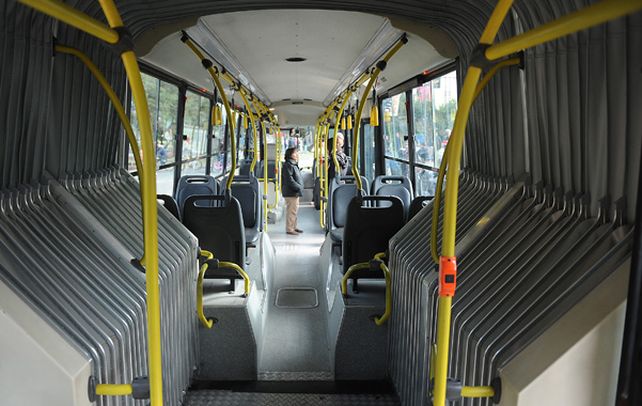 Dos ómnibus con fuelle de la Semtur empezarán a recorrer mañana calles de la ciudad.