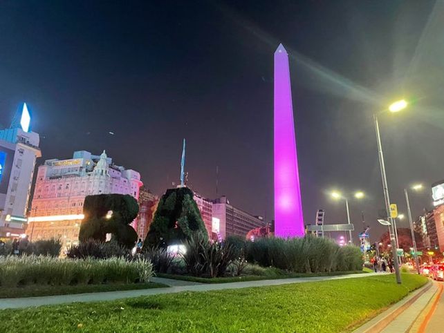 9z Team tiñó el Obelisco de violeta con su triunfo en la escena internacional del Counter Strike: Global Offensive.2 de 4.&nbsp;