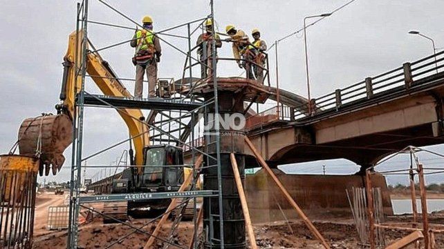 Nuevo puente Santa Fe-Santo Tomé. Provincia hormigonó las primeras tres columnas de la obra. Nuevo puente Santa Fe-Santo Tomé. Provincia hormigonó las primeras tres columnas de la obra.