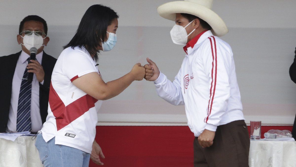 Perú: intenso debate entre Keiko Fuimori y Pedro Castillo