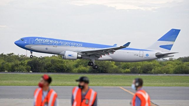 Salió el primero de 10 vuelos que traerán ocho millones de dosis de China