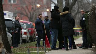 Un policía mata a un estudiante y una mujer negros en Chicago
