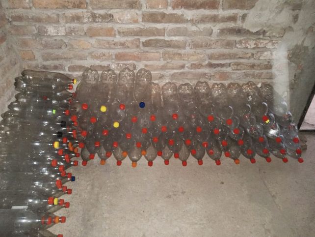 Ya vienen recolectando botellas, pero tienen que llegar a las mil. 