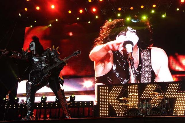 Kiss hizo delirar a una multitud en el estadio de River