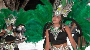 Paraná: comparsas locales brillaron en la segunda noche de carnaval