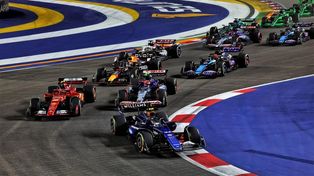 La mejor largada de Franco Colapinto en la Fórmula 1, en Singapur. Carlos Sainz lo criticó por ser rookie.&nbsp;