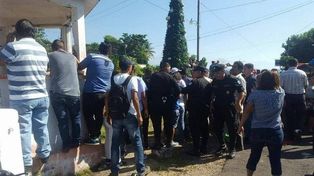 Cinco jóvenes mueren electrocutados adornando árbol navideño