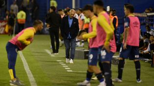 Miguel Angel Russo tiene pocos días para preparar el próximo partido, pero seguramente volverá a meter mano.