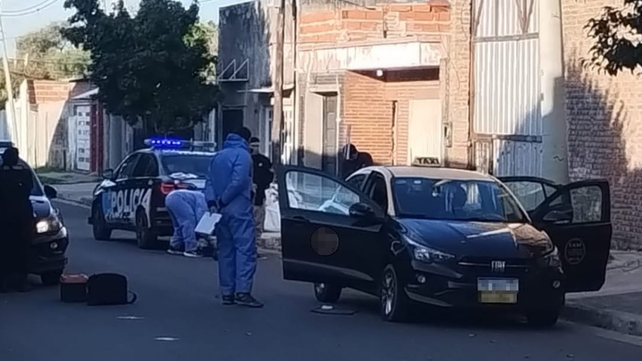 La policía trabaja sobre el taxi en el que viajó Thiago González. El fiscal sospecha que el chico recibió el disparo cuando estaba dentro de la unidad. 