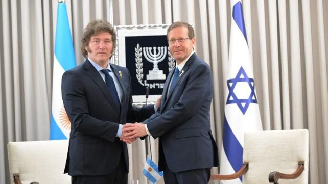En su primer día de visita al Estado de Israel