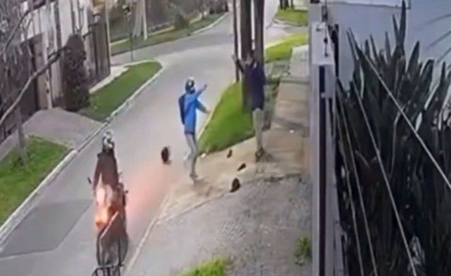Quilmes: le robaron la moto y, un minuto después, quisieron asaltarlo de nuevo
