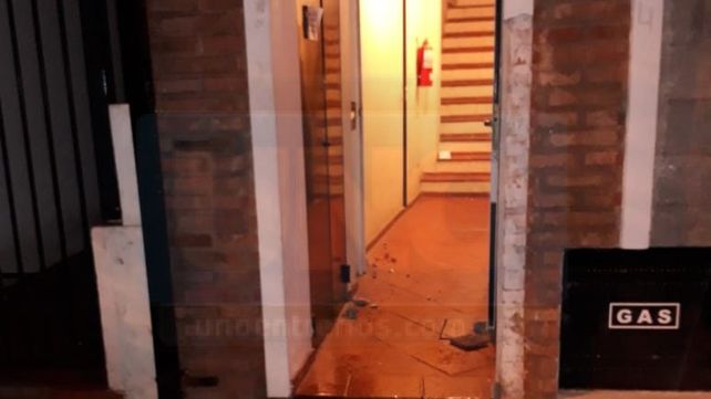 Había barreteado la puerta de un edificio con intenciones de robo y fue descubierto