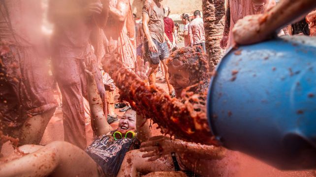 Tomatina, la batalla roja celebró su fiesta anual