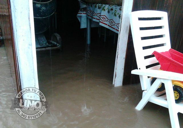 Terrible temporal de lluvia y viento generó graves destrozos en Paraná