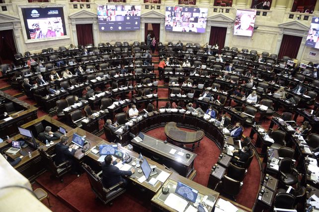 Los diputados protagonizan una maratónica primera sesión del año.
