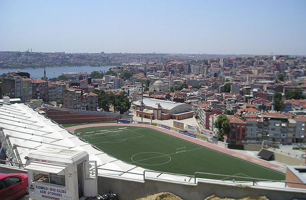 Recep Tayyip Erdoan Stadium o Kasimpasa Stadium. Situado en Turquía