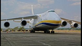 El avión de transporte más grande del mundo llega con equipos para buscar al ARA San Juan