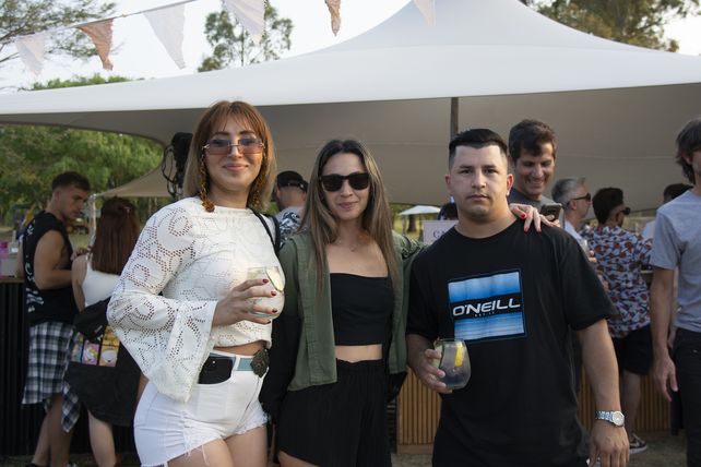 Virgina Acosta, Jaquelina Benítez y Jaime Jowy.  