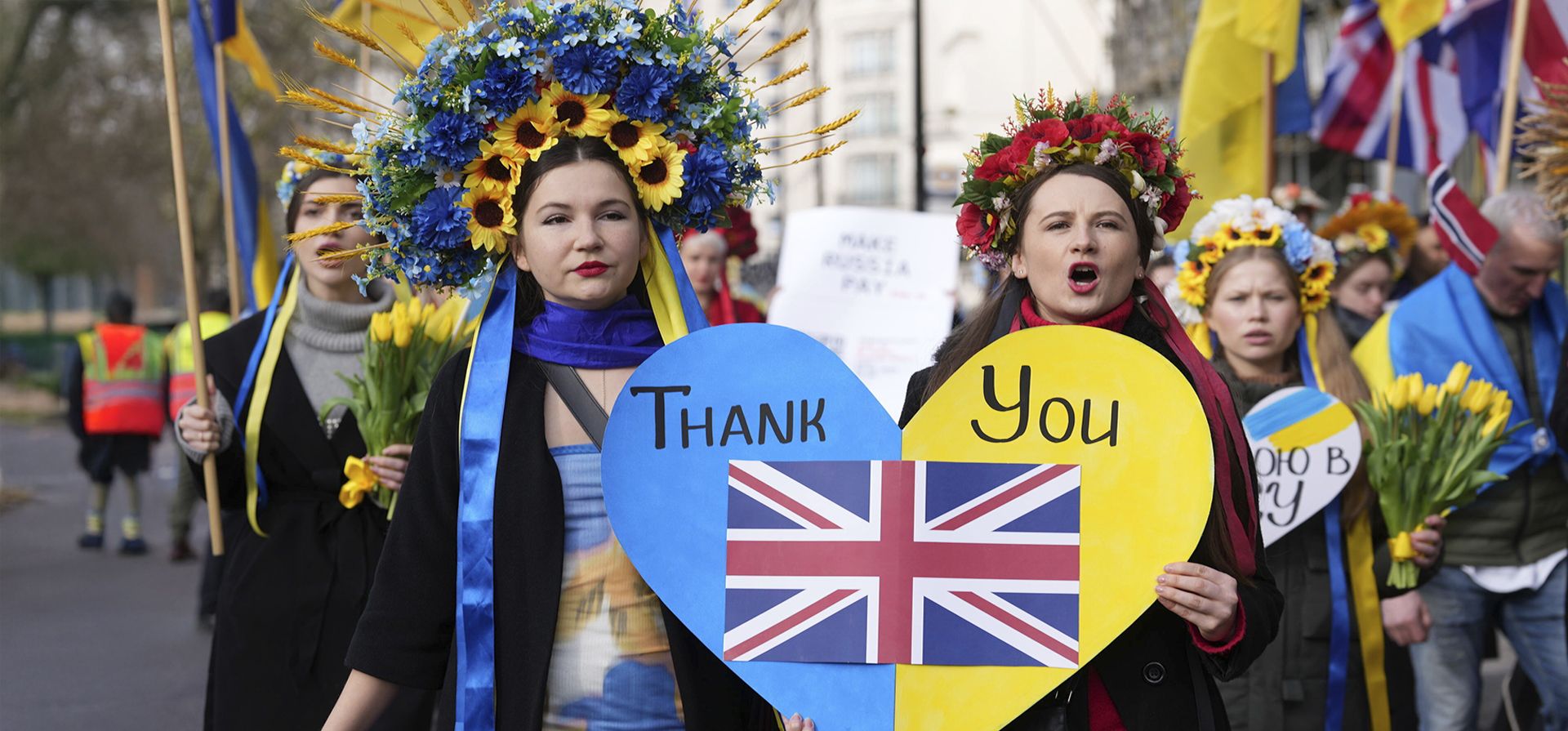 Una sesión de oración interreligiosa en la catedral católica ucraniana de Londres, cerca de Bond Street, partidarios de diversos orígenes y creencias se unieron en una muestra de apoyo a la resistencia, rezando por el fin de la destrucción gratuita que ha arrasado Ucrania, sin dejar ninguna vida intacta. (Foto: AP) Una sesión de oración interreligiosa en la catedral católica ucraniana de Londres, cerca de Bond Street, partidarios de diversos orígenes y creencias se unieron en una muestra de apoyo a la resistencia, rezando por el fin de la destrucción gratuita que ha arrasado Ucrania, sin dejar ninguna vida intacta. (Foto: AP)